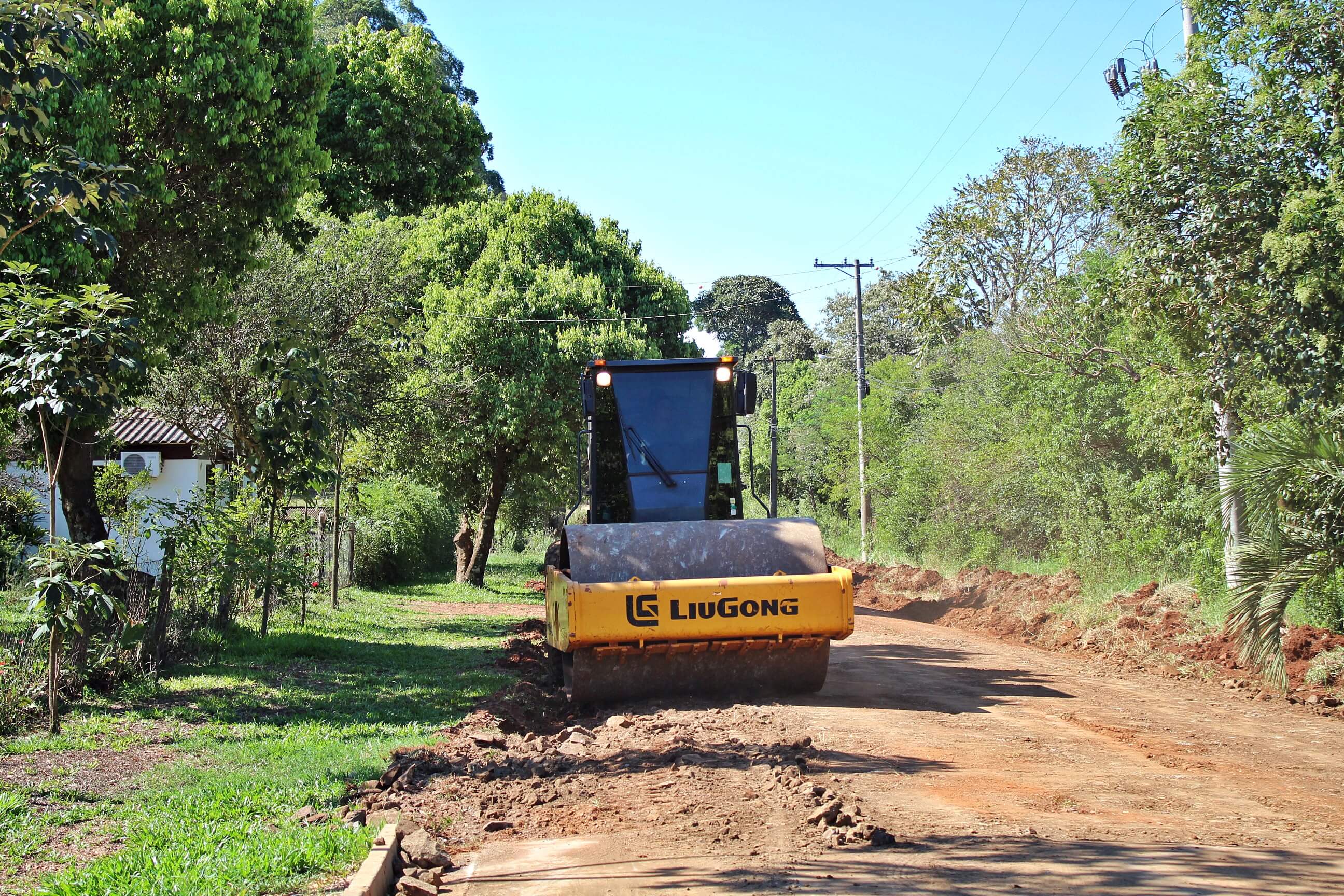 SEMOV realiza mutirão para melhorias em ruas nos bairros do município